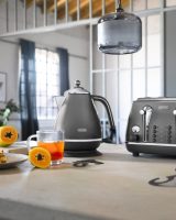 Cafetera espresso de bomba De'Longhi Dedica Estilo - EC685.M Plateadas - QX7-48175